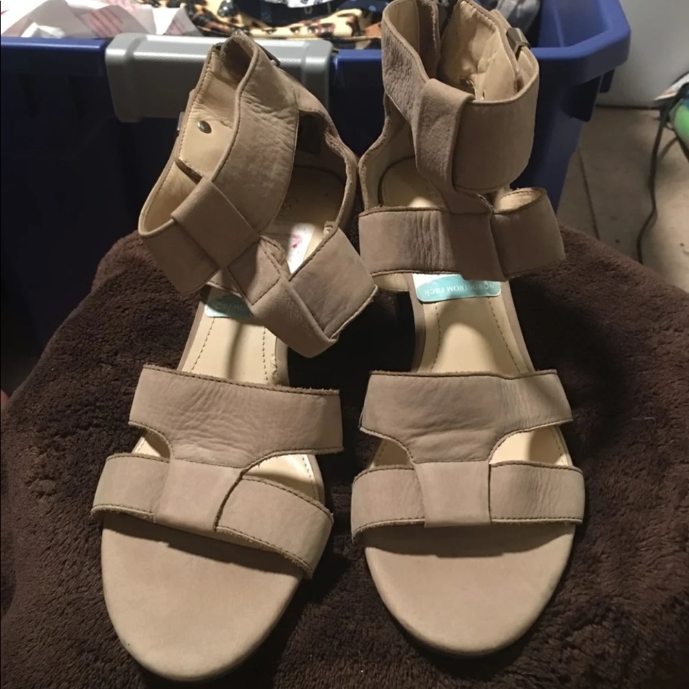 Calvin Klein Heels Tan Size 9